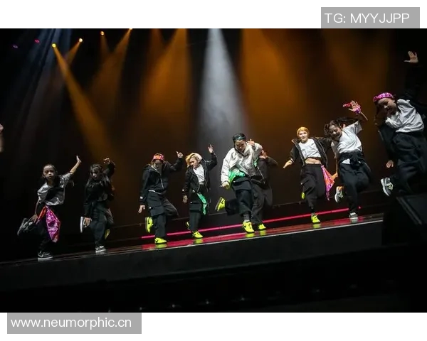 重庆街舞队的团队协作与创意碰撞探索街舞文化的魅力与精神 重庆街舞队的团队协作与创意碰撞探索街舞文化的魅力与精神